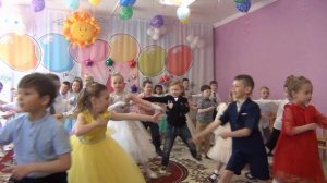 «Лучше всех» танец на выпускном празднике