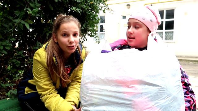 Идем в ДЕТСКИЙ ДОМ Ирочка раздает вещи. смотреть онлайн