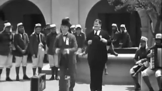 Laurel and Hardy Shine On Harvest Moon смотреть онлайн