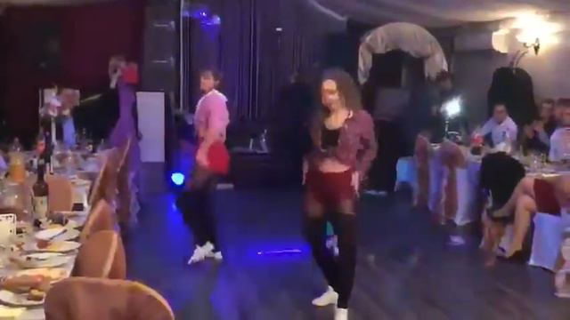 Танец подружек невесты на свадьбе смотреть онлайн