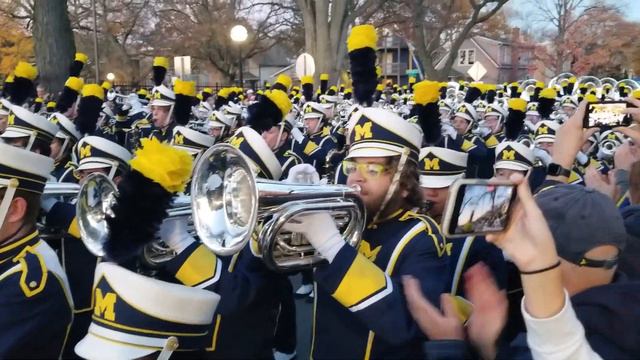 Michigan Marching Band 2022 Michigan State Game Parade to Stadium смотреть онлайн