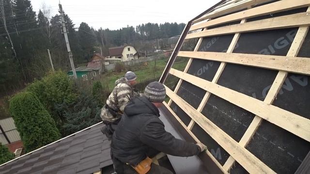 Как перекрыть кровлю на даче? как сделать ремонт кровли? Шаг № 5 Примыкание верхнего ската с нижним смотреть онлайн