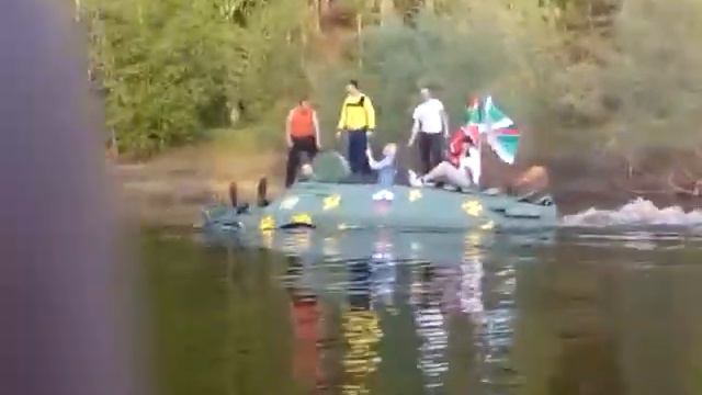 БРДМ 2 , Первый заезд в воду смотреть онлайн