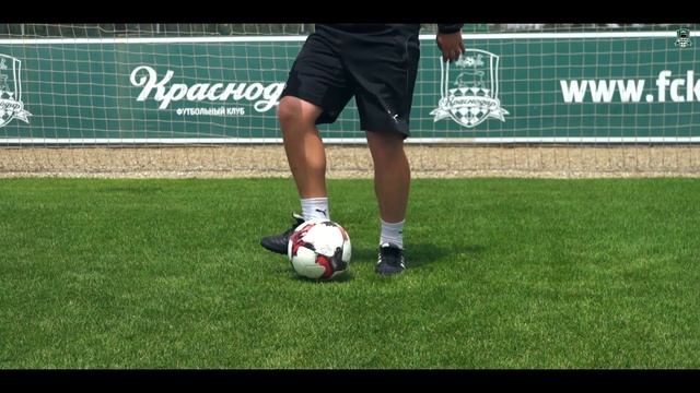 Блок III. Упражнение № 10. Толкание мяча «подошва-внутренняя» (с чередованием ног) смотреть онлайн