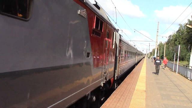 ЭП2К-118 с пассажирским поездом, платформа Белоозёрская смотреть онлайн