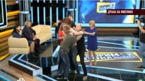 ГОГЕНА СОЛНЦЕВА ПОБИЛИ НА ТОК ШОУ «ГОВОРИМ И ПОКАЗЫВАЕМ»!