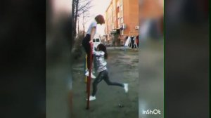 Трюк на турнике для двоих)