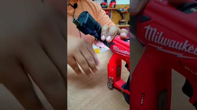 Taladro atornillador Milwaukee 2505-22 смотреть онлайн