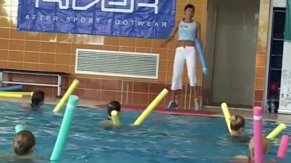 Аквааэробика с нудлами