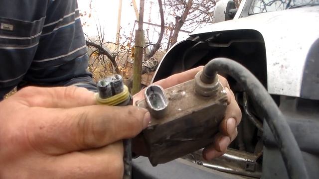 Не горит ближний или дальний свет?Основная причина отказа работы ксеноновых ламп . смотреть онлайн