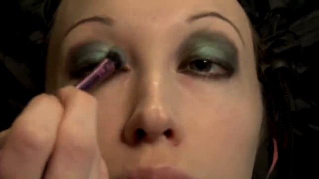 Authentic 1920's Flapper Hair and Makeup Tutorial смотреть онлайн