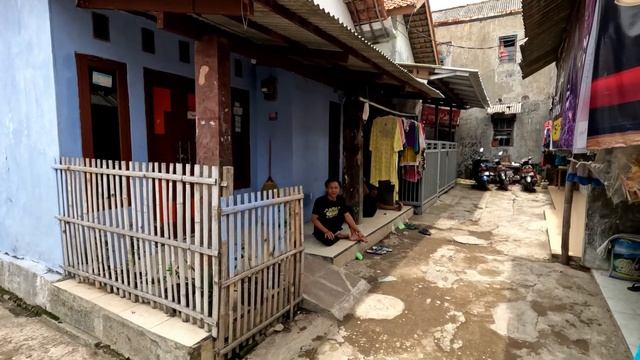 Would you hang out with these sailors in remote Java? смотреть онлайн