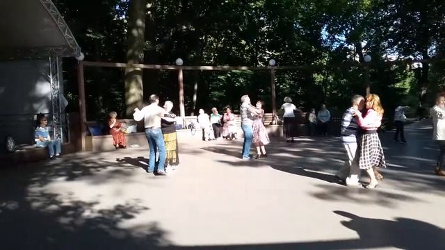 ВЕРОЧКА вальс.ПЕРВЫЕ ТАНЦЫ В МОСКВЕ ПОСЛЕ "КОРОНЫ". ЦАРИЦЫНО смотреть онлайн