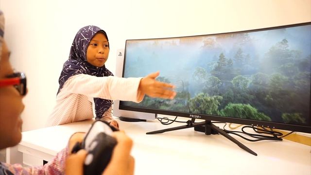PRISM+ X300 200Hz CURVED ULTRAWIDE GAMING MONITOR PALING PADU 2022 смотреть онлайн