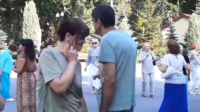 СЧАСТЛИВЫЕ МИНУТЫ В ПАРКЕ ГОРЬКОГО,ХАРЬКОВ.ЛЕТО 2021 смотреть онлайн