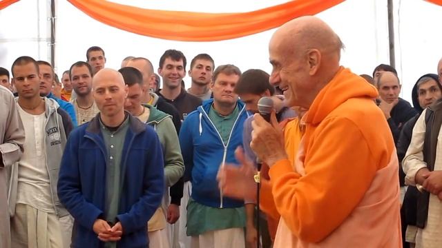 HH Trivikrama Swami || Kirtan смотреть онлайн