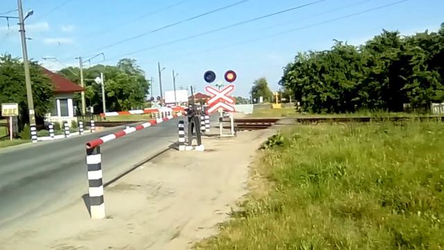 Электропоезд ЭР9Т-698, он едет на Брест - Минск. Он останавливается на Берёзу-город. смотреть онлайн
