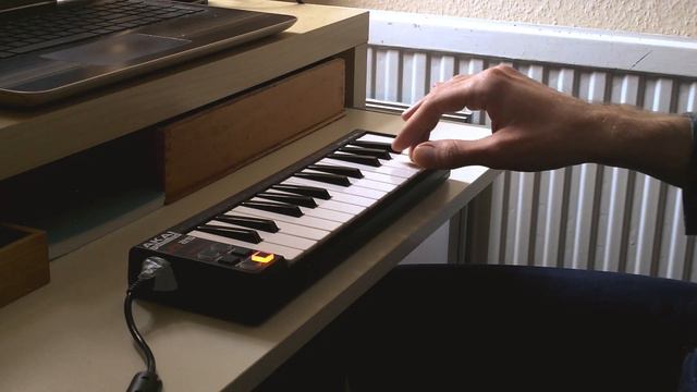 Rainy Day Drones - Moog Sub 37 (VST) смотреть онлайн