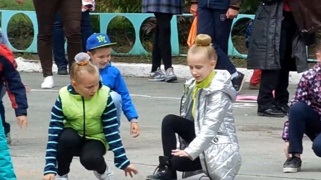 Флешмоб на 8 сентября в ОЦ 1 Челябинск смотреть онлайн
