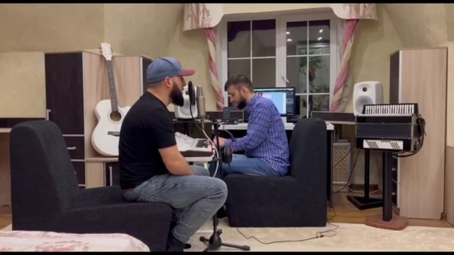 Ислам Идигов Дени Сатабаев «скучает осень» смотреть онлайн