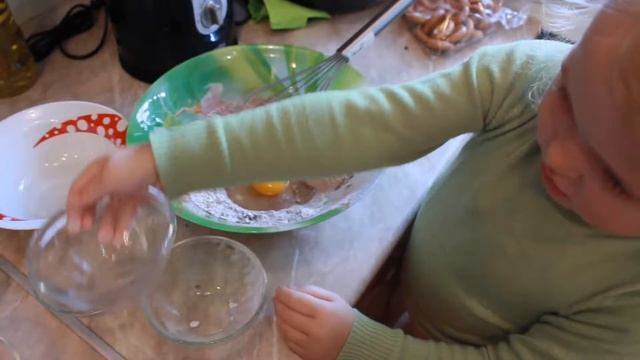 кекс в микроволновке за 3мин.30 сек.. справится даже ребенок.