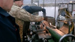 Навивка необычной пружины на токарном станке.