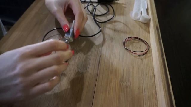 Как сделать простую Бормашинку из шприца? The drill with your hands смотреть онлайн