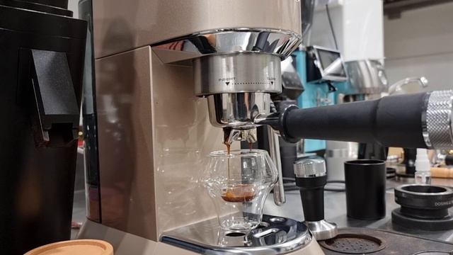 Delonghi Dedica & DF64V | Product Review смотреть онлайн