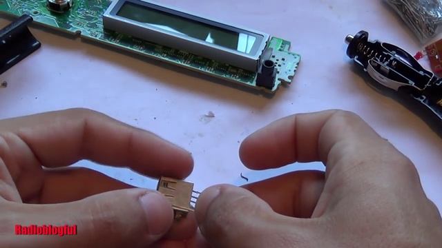 Замена USB разъема в автомагнитоле на нестандартный смотреть онлайн