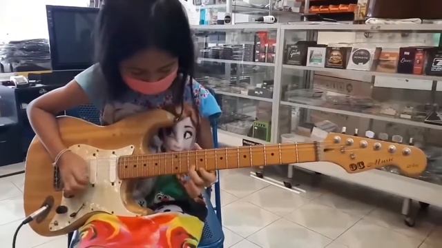 Hotel California Solo Played By 10 Year Old Girl смотреть онлайн