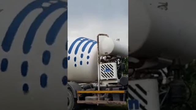 Как мы заливали плиту . Приехало2миксера. смотреть онлайн