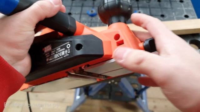 Обзор электрического рубанка Black Decker KW 712 смотреть онлайн