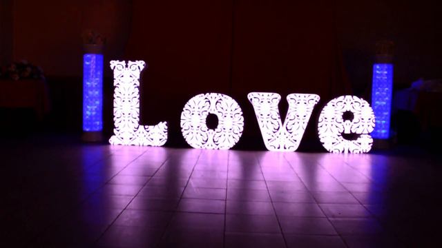 Аренда слова Love с одсветкой Бронирование по тел 89061376565 Работаем по всей России смотреть онлайн