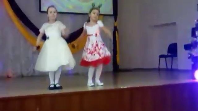 Песенка маленькие ёлочки спасём! смотреть онлайн