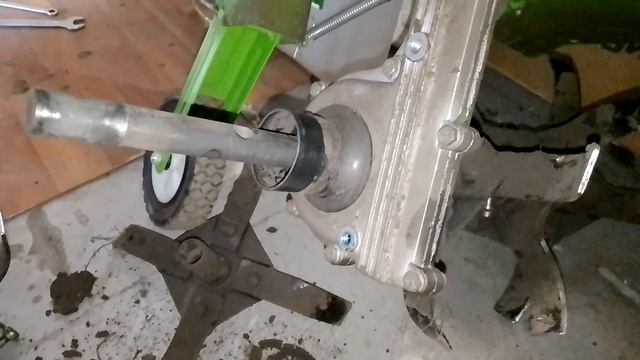 Как смазать редуктор мотокультиватора