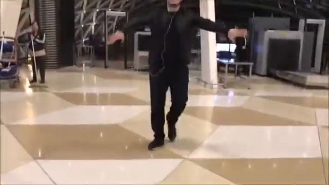 Лезгинка в аэропорту смотреть онлайн