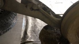 Замена задней пружины и амортизатора Рено Сандеро Renault Sandero