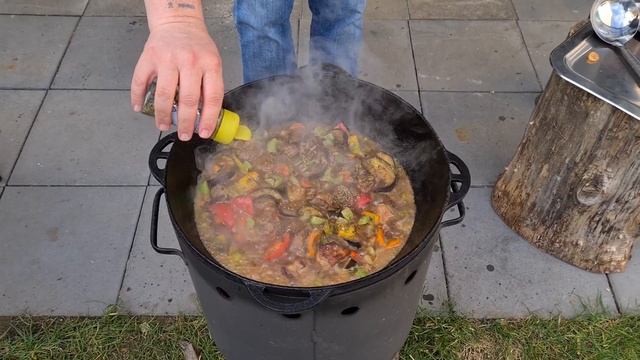 Мясо с овощами в казане на костре. Супер мега рецепт. Просто попробуйте приготовить. смотреть онлайн