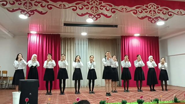 Курманаалы Султанбеков "Мектебим" ооз комуз ийрими көркөм жетекчиси: Тынаева Жылдыз смотреть онлайн