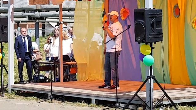 Поет Геннадий Яндыбаев на Пеледыш пайрем в п.Юбилейный 18.06.2022г. смотреть онлайн