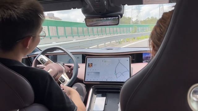 Test driving Avatr 11 in China. The Self Driving Autonomous Huawai CoLab Best EV SUV for the money смотреть онлайн