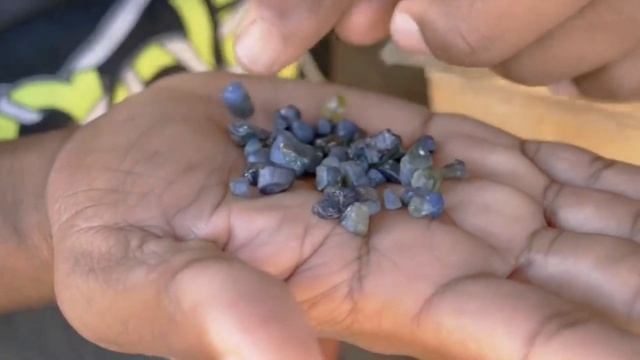 Фрезерно-гидравлическая добыча драгоценных камней на Мадагаскаре смотреть онлайн