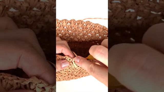 Сумка шопер из рафии с основой из лозы смотреть онлайн