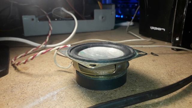 Басс тест динамика от компьютерных колонок 4ohm , 3w смотреть онлайн