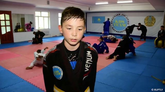 ДЕСЯТИЛЕТНИЙ ЧЕМПИОН смотреть онлайн