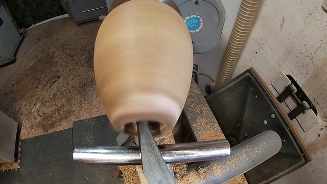 Woodturning - A Laburnum Log !! смотреть онлайн