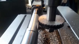 Нарезание шлицов набором дисковых фрез.