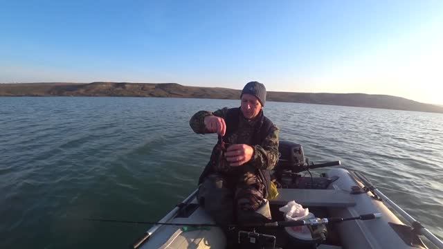 Секреты ловли сома в холодной воде смотреть онлайн