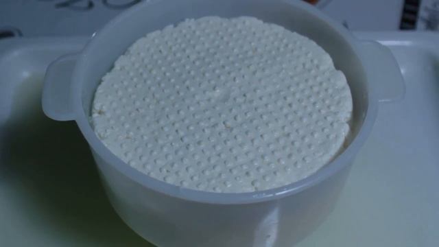 Сыр с голубой плесенью в домашних условиях "Mont Blu" / Формирование и просолка Сыра смотреть онлайн