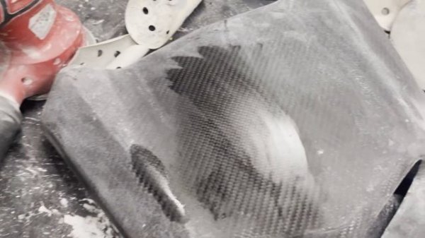 Карбон своими руками. Akrapovic. Bearbrick. Зеркала. Бампер.